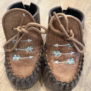 Twisted x baby moccasin boots size 4